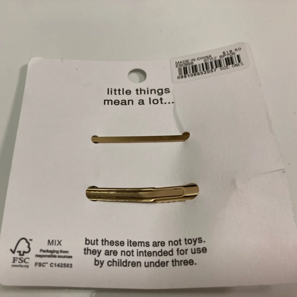 NWT 2 Bobby pins - Super cute and adorable